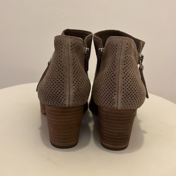 Vince Camuto bootie - Picture 4 of 6